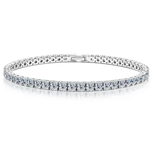 Bracelet tennis élégant en argent 925 diamant de laboratoire, bijou étincelant classique.