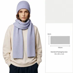 Ensemble écharpe et bonnet en tricot de laine unie pour femme et homme mode automne hiver.