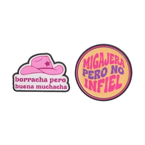 Niedliche spanische Slogan rosa Cowboyhut und runde PVC Abzeichen für Rucksack Kleidung