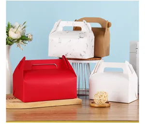 Detalle de caja de embalaje de pastelería, caja de cartón multicolor para pasteles.