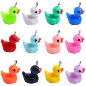 Bunte Harz Ente Anhänger Set für DIY Handgemachte Halsketten Schlüsselanhänger Großhandel.