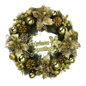 Ghirlanda di Natale per porta con pigne foglie dorate e bacche per decorazione festiva.