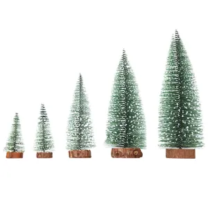 Set di 5 mini alberi di Natale innevati con base in legno per decorazioni natalizie.