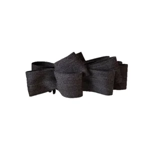 Pince banane nœud à motif chevron gris foncé, accessoire de cheveux élégant pour automne hiver.