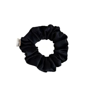 Effen zwarte fluwelen haarscrunchie, zachte haarelastiek voor dagelijkse styling van vrouwen.