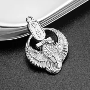 Edelstahl altägyptische Flügel Relief Anhänger, filigraner DIY handgemachter Schmuck.