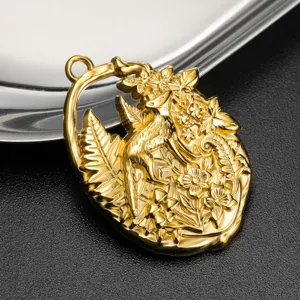Goldener Edelstahl Hirsch Blumen Relief Anhänger DIY Schmuck Zubehör Nahaufnahme Ansicht
