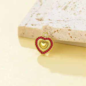Colgante de corazón dorado con pedrería roja brillante accesorio de joyería DIY detalle