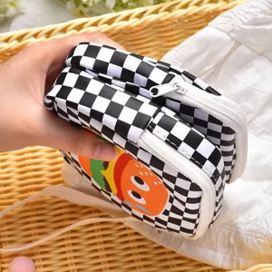 Joli sac cosmétique carré à carreaux avec imprimé burger, trousse de maquillage chic.