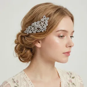 Peigne à cheveux floral en strass élégant pour coiffure de mariée et soirée festive.