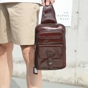 Bolso de pecho de cuero de vaca vintage para hombre, elegante bandolera multifunción.
