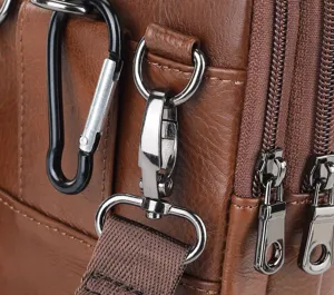 Close-up detail opname van heren bruine lederen tas met metalen hardware en rits.