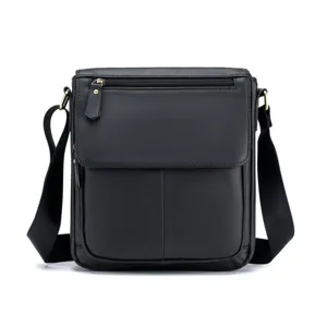Close-up detail of the black genuine leather men's messenger bag with metal zipper.