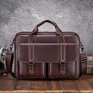 Classica ventiquattrore da uomo in pelle marrone, borsa porta pc vintage con tracolla e scomparti.