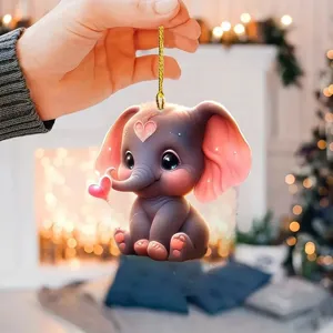 Simpatico ciondolo elefante in acrilico per decorazione specchietto retrovisore auto.