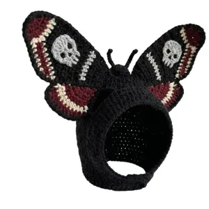 Chapeau pour animal en crochet noir avec ailes de phalène crâne pour costume d'Halloween