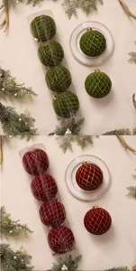 Grandi palle di Natale in velluto con griglia glitterata oro, decorazioni per alberi festivi, set.