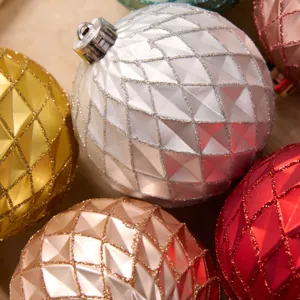 Hermosas bolas de Navidad decorativas colgantes con patrón de rombos con purpurina