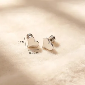 Boucles d'oreilles puces coeur en acier inoxydable, design chic minimaliste pour femme mode.
