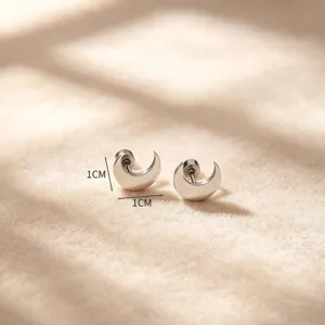 Boucles d'oreilles clous lune en acier inoxydable minimaliste vis dos bijoux piercing