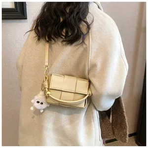 Stylish women woven crossbody bag winter new shoulder handbag trendy casual chic fashion purse