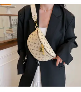 Stylish chest bag for women, trendy fashion waist bag, versatile crossbody bag detail.