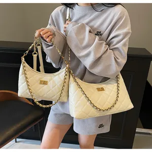 Women Quilted Chain Shoulder Bag Elegant White Dumpling Hobo Bag Spring Fashion Crossbody