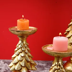 Détail de bougeoir d'arbre de Noël en résine dorée, décoration de table festive de maison