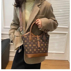 Retro fashion bucket bag for women, large capacity single shoulder crossbody bag stylish.