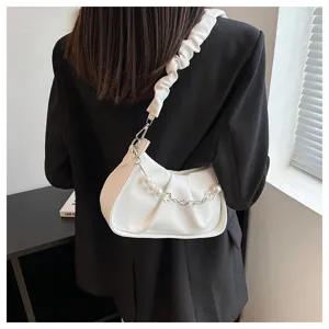 Sac à bandoulière plissé de design français chic avec chaîne de perles élégante pour femmes.