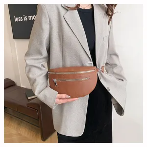 Sac de poitrine femme en cuir marron sac banane élégant bandoulière rétro vue détail