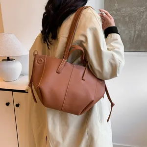 Brown leather shoulder tote bag for women, large capacity stylish wing bag for autumn and winter.
