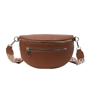 Sac banane marron élégant pour femme sac bandoulière avec large sangle géométrique vue