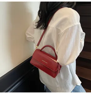 Sac à bandoulière rouge élégant pour femme, sac à main polyvalent en cuir PU.