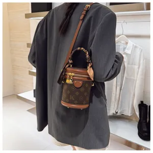 Sac bandoulière cylindre rétro pour femmes, sac seau monogramme vintage avec poignée.