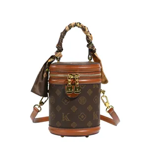 Sac à main cylindre vintage pour femme, sac porté épaule monogramme avec poignée foulard.