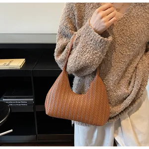Sac bandoulière tressé français pour femme, sac croissant rétro élégant pour le travail.