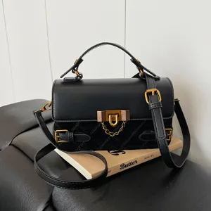 Retro diamond lattice handbag for women, versatile small square crossbody bag with chain.