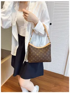 Chic retro monogram shoulder bag for women, luxury designer style commuting crossbody bag.