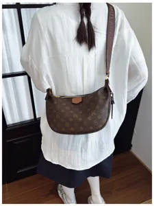 Women brown crescent shoulder bag casual hobo crossbody bag stylish daily commuter handbag
