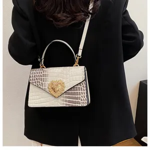 Elegante borsa a tracolla con motivo coccodrillo e fibbia a cuore dorata per donna moda