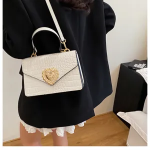 Borsa a spalla bianca coccodrillo con fibbia perla cuore dorata elegante da donna chic