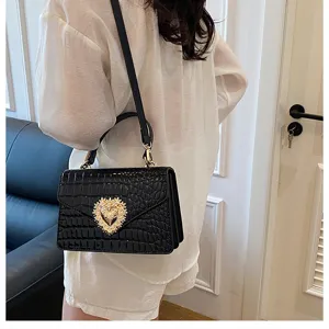 Borsa a tracolla nera coccodrillo con chiusura a cuore dorata, elegante borsa da donna.