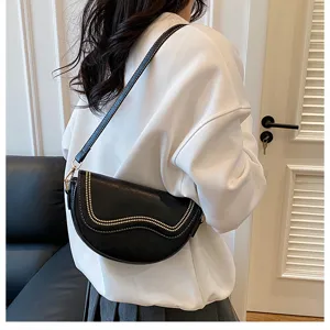 Trendy retro black saddle bag for women, chic casual crossbody single shoulder underarm handbag.