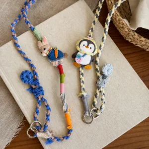 Cadena de teléfono cruzada de conejo pingüino tejido de dibujos animados lindos