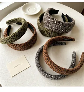 Diadema de espuma ancha con estampado de leopardo vintage para mujer, accesorio de moda chic.