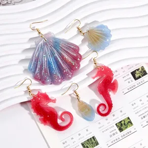 Ozean Stil Harz Muschel und Seepferdchen Ohrringe mit bunten Farbverlauf für DIY Schmuck.