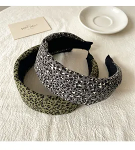 Diadema de esponja ancha de leopardo vintage para mujer, accesorio de pelo detalle.