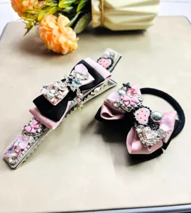 Ensemble pince à cheveux et chouchou nœud strass, accessoires cheveux rose et noir chic.