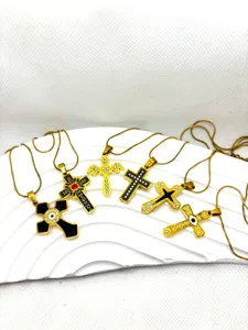 Collier pendentif croix en acier titane plaqué or, bijoux de mode vintage gothique.